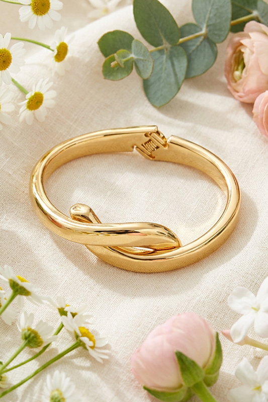 Modern Elegance Twisty Bangle-Cute-Trendy-Shop-Womens-Boutique-Clothing-Store